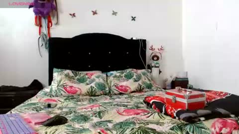 Snapshot of naomi_unu chatting on June 19, 4:11 pm Naomi online show from June 19, 4:11 pm