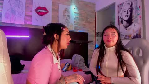 my main account is missnickeloo online show from December 2, 5:15 pm