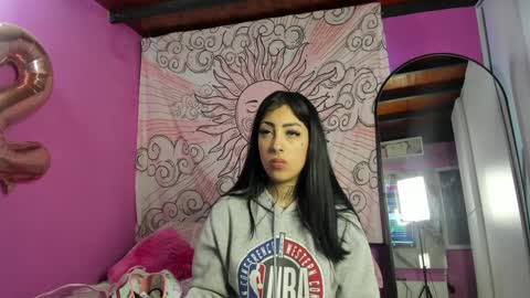 my main account is missnickeloo online show from September 17, 8:10 pm