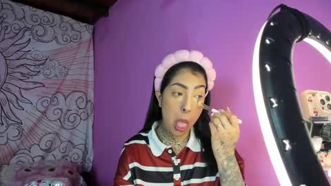 my main account is missnickeloo online show from September 24, 7:06 pm