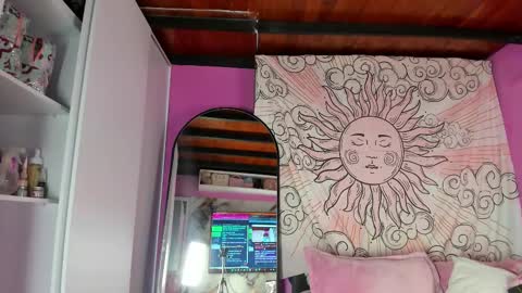 my main account is missnickeloo online show from September 29, 10:58 pm