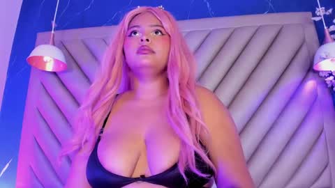 naomi_velour online show from June 3, 7:08 pm
