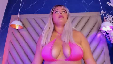 naomi_velour online show from June 4, 7:09 pm