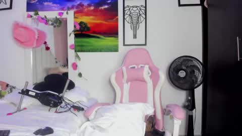    online show from January 6, 9:11 pm