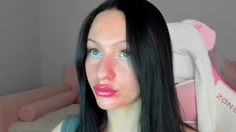 Snapshot of naomiblakes chatting on November 10, 5:28 am Naomi online show from November 10, 5:28 am