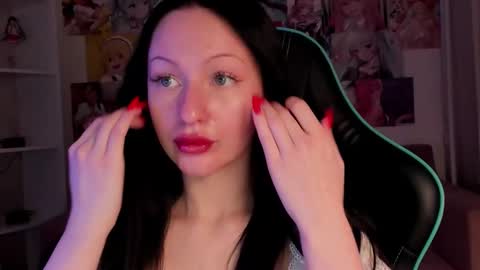 Snapshot of naomiblakes chatting on November 18, 5:12 am Naomi online show from November 18, 5:12 am