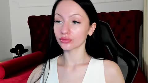 Snapshot of naomiblakes chatting on December 3, 7:27 am Naomi online show from December 3, 7:27 am