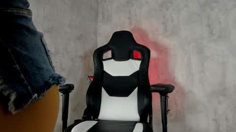 Heidy  online show from April 26, 6:22 am