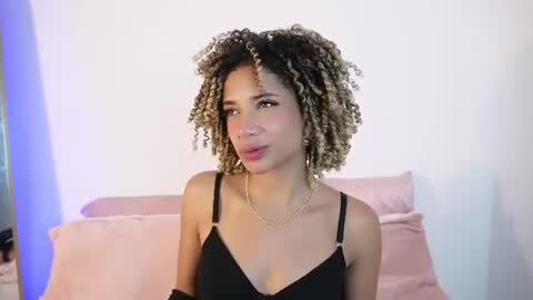 naomidawson online show from June 10, 11:57 pm