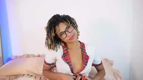 naomidawson online show from July 22, 12:13 am