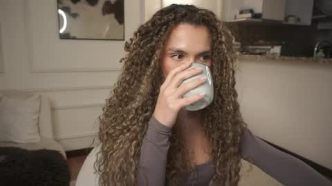 Naomi online show from April 8, 2:55 am