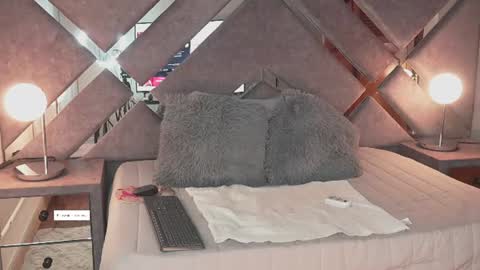 Naomi-Gray  online show from July 28, 6:42 pm