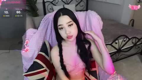 Snapshot of naomikim_ chatting on March 23, 1:31 am Naomi online show from March 23, 1:31 am