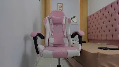 Snapshot of naomis_35 chatting on September 22, 8:22 pm naomis_35 online show from September 22, 8:22 pm