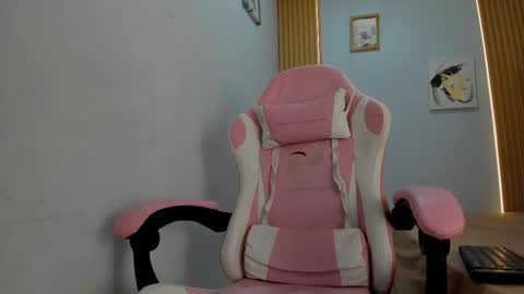 Snapshot of naomis_35 chatting on September 29, 7:51 pm naomis_35 online show from September 29, 7:51 pm