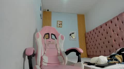 Snapshot of naomis_35 chatting on October 20, 8:31 pm naomis_35 online show from October 20, 8:31 pm