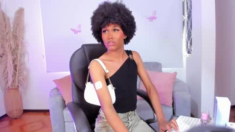 N A O M I  online show from June 8, 1:33 pm