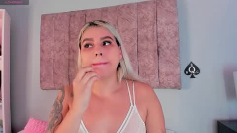 Laura  online show from October 17, 5:15 pm