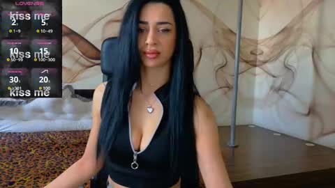 Snapshot of naomiscarlett chatting on March 10, 8:04 am NaomiScarlett online show from March 10, 8:04 am
