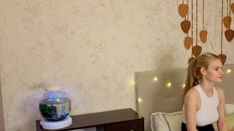 Snapshot of naomiumiu chatting on December 14, 11:09 pm Naomi 3 online show from December 14, 11:09 pm