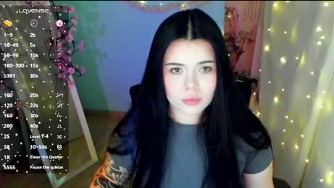 Snapshot of naomivibes chatting on June 17, 6:27 am Naomi online show from June 17, 6:27 am