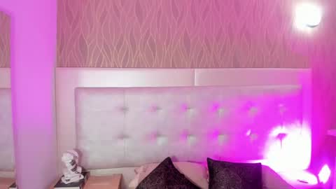 Snapshot of naomiwhitee chatting on July 19, 12:09 pm NaomiWhite online show from July 19, 12:09 pm