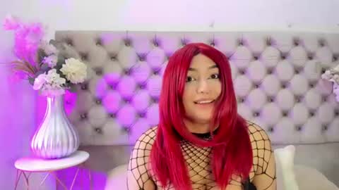 Snapshot of naomiwhitee chatting on July 20, 8:11 pm NaomiWhite online show from July 20, 8:11 pm