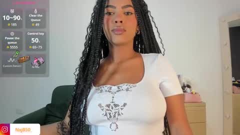 Snapshot of naomixjones1 chatting on October 2, 3:02 am Naomi online show from October 2, 3:02 am