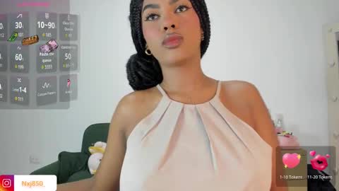 Snapshot of naomixjones1 chatting on October 6, 12:08 am Naomi online show from October 6, 12:08 am