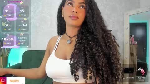 Snapshot of naomixjones1 chatting on November 21, 3:05 am Naomi online show from November 21, 3:05 am