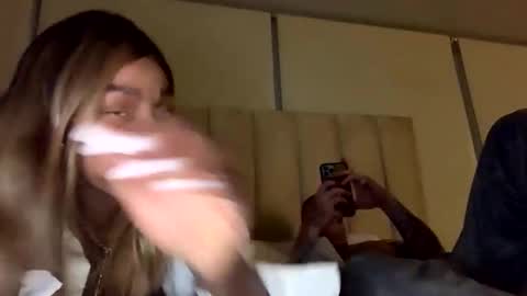 naomiysuvikingo online show from April 1, 10:40 pm