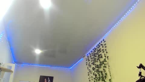 naomy online show from December 14, 1:50 am
