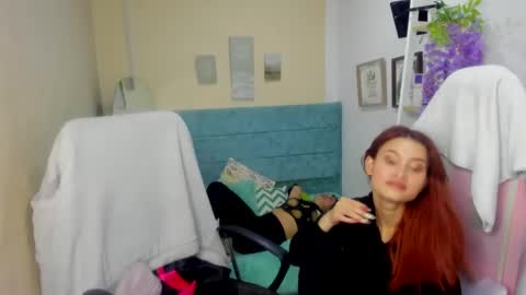 naomy online show from December 14, 8:02 am