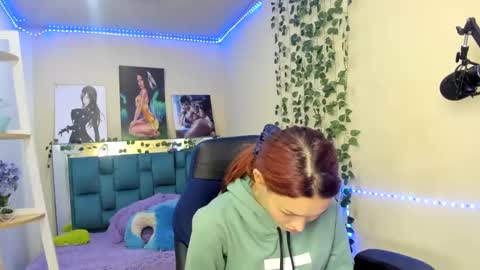 naomy online show from December 14, 7:14 pm