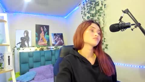 naomy online show from December 19, 1:50 am
