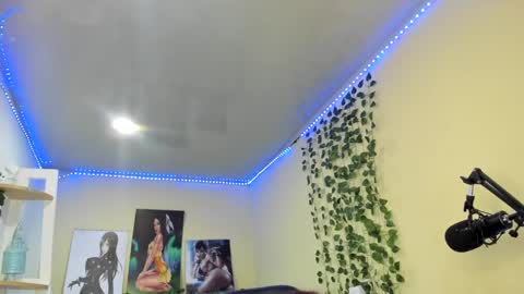 naomy online show from December 24, 2:10 am