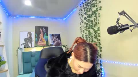 naomy online show from December 31, 5:18 pm
