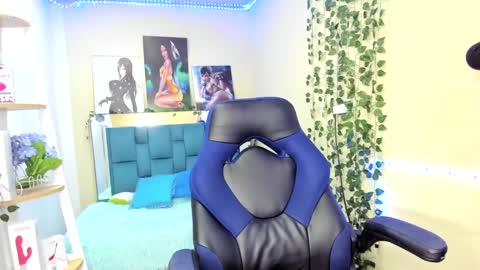 naomy online show from January 4, 1:21 am