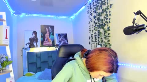 naomy online show from January 5, 1:35 am