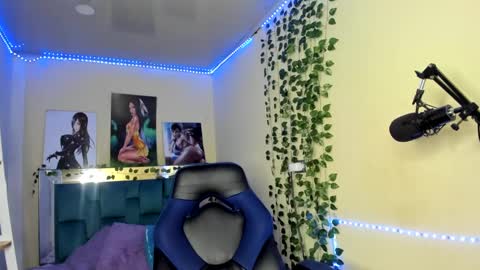 naomy online show from December 3, 12:13 am
