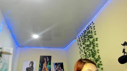 naomy online show from December 7, 7:21 pm