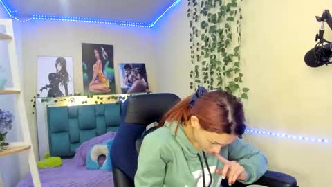 naomy online show from December 14, 8:08 pm