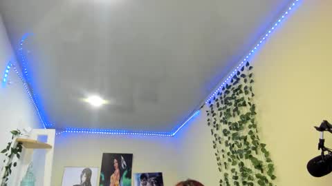 naomy online show from December 23, 11:06 pm