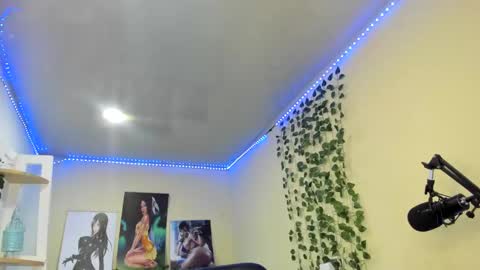 naomy online show from December 24, 2:10 am