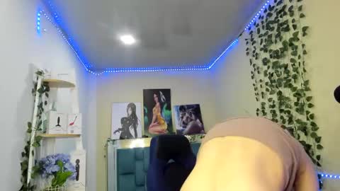 naomy online show from December 26, 2:01 am