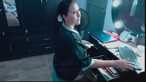 Snapshot of naomy_mature chatting on February 11, 12:10 pm Naomy online show from February 11, 12:10 pm