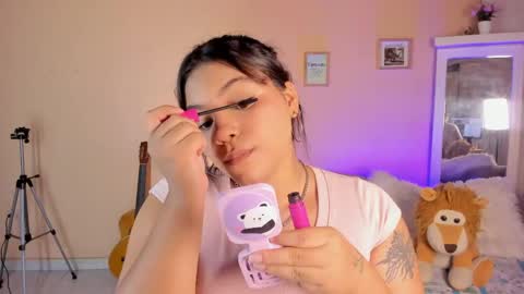 Snapshot of naomy_ruiz_ chatting on June 1, 8:21 pm NAOMY online show from June 1, 8:21 pm
