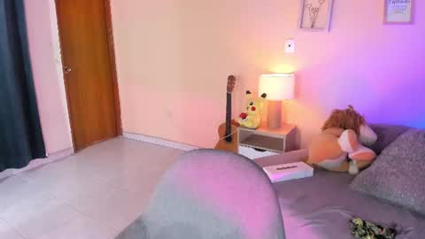 Snapshot of naomy_ruiz_ chatting on June 11, 1:31 pm NAOMY online show from June 11, 1:31 pm