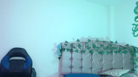 Nao online show from December 14, 1:05 pm