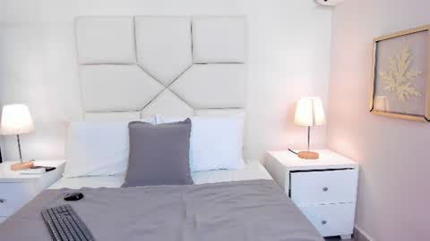 naomycambels online show from June 9, 7:03 pm